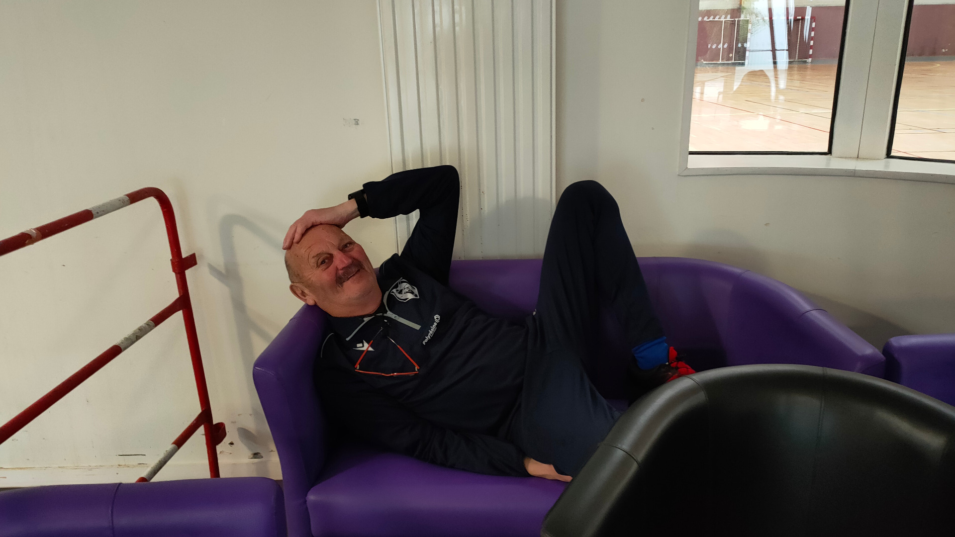 La sieste de Marcel - coup de fatigue après la préparation des repas